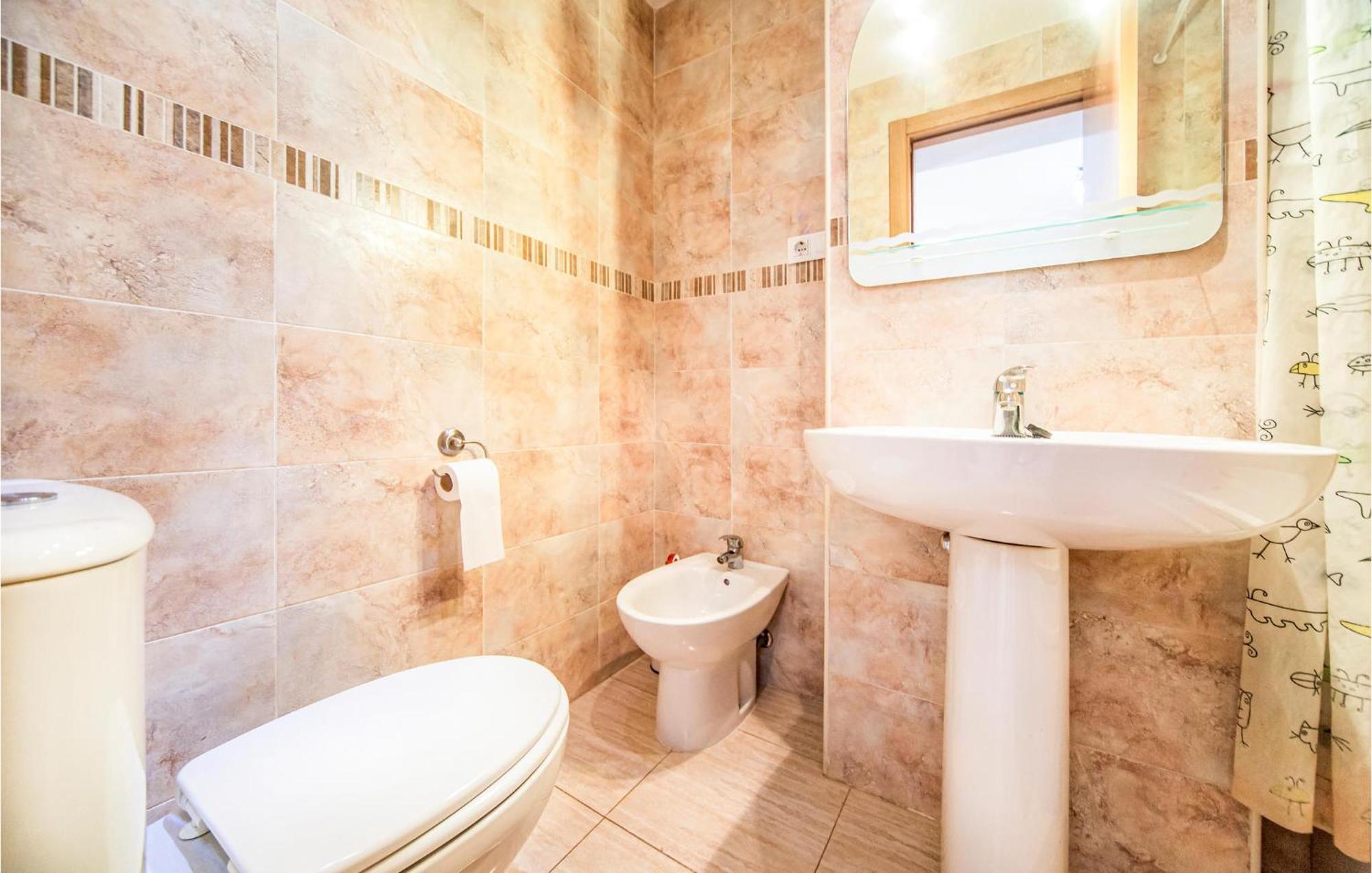 2 Bedroom Lovely Apartment In Oropesa Del Mar Exteriör bild
